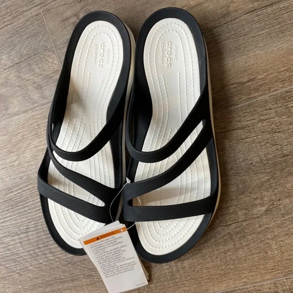 Crocs Swiftwater Sandal Womens 9 Black White Asymmetric Slide 203998-066 NWT - Picture 2 of 7